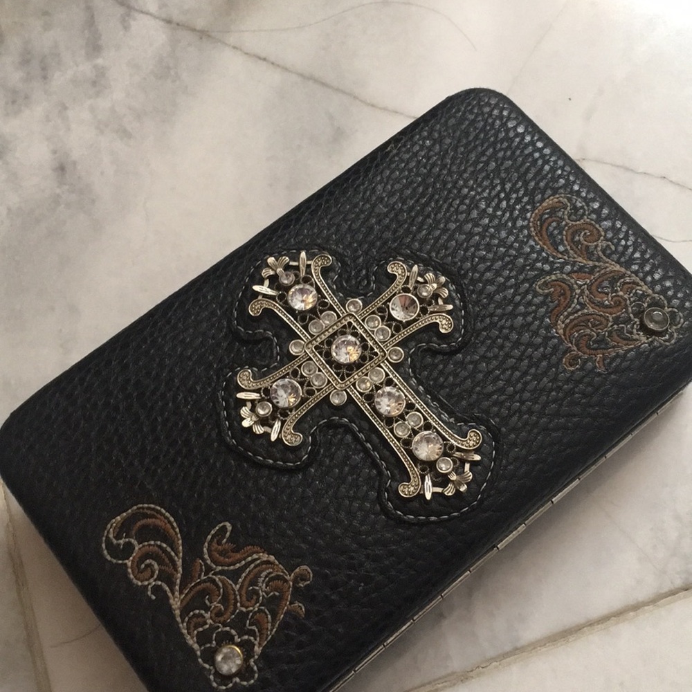 💸2/$20 sale💸Black Embellished Hard Case Wallet